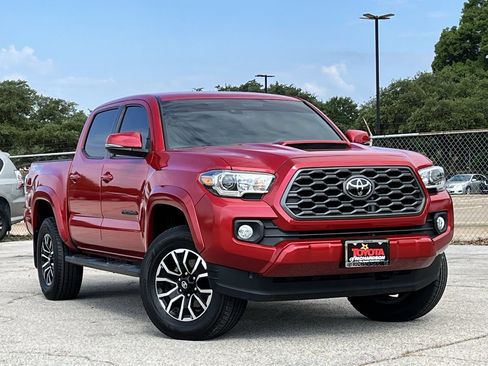 Used 2022 Toyota Tacoma TRD Sport AWD/4WD image 2
