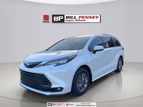 New 2026 Toyota Sienna XLE image 1