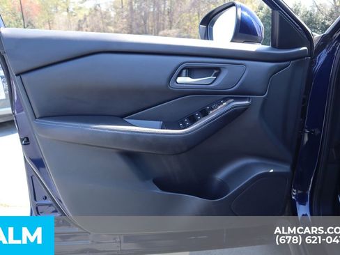 Used 2025 Nissan Rogue SV image 15