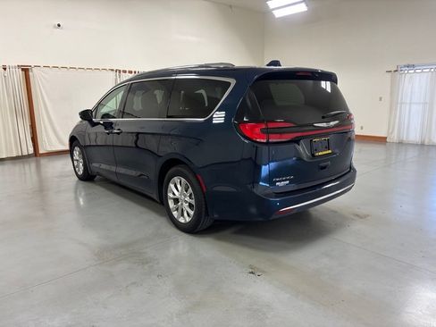 Used 2021 Chrysler Pacifica Touring-L FWD image 6