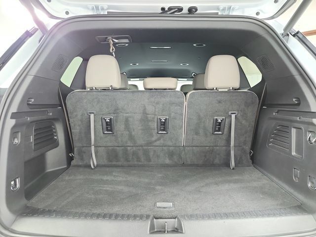 Used 2026 GMC Acadia Elevation w/ Elevation Premium Package FWD image 48
