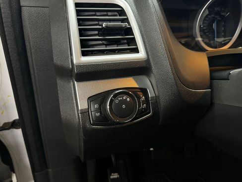 Used 2014 Ford Explorer XLT w/ Equipment Group 202A AWD/4WD image 23