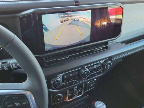 Used 2025 Jeep Wrangler Unlimited Sahara w/ Safety Group image 14