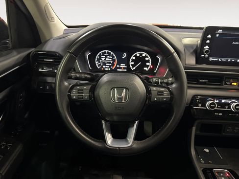 Used 2024 Honda Pilot Touring image 16