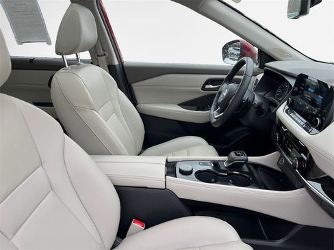 Used 2023 Nissan Rogue SL w/ SL Premium Package image 30