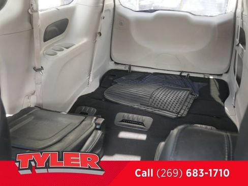 Used 2022 Chrysler Pacifica Touring-L FWD image 39