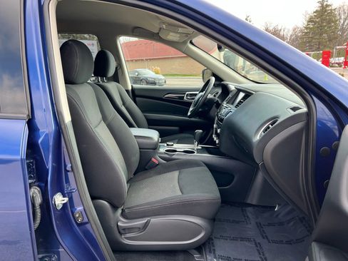 Used 2019 Nissan Pathfinder SV image 19