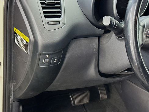 Used 2013 Kia Soul + FWD image 17