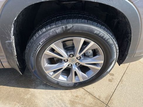 Used 2015 Toyota Highlander XLE image 10