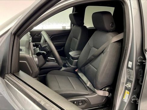 Used 2024 Chevrolet Colorado W/T w/ WT Convenience Package II image 17