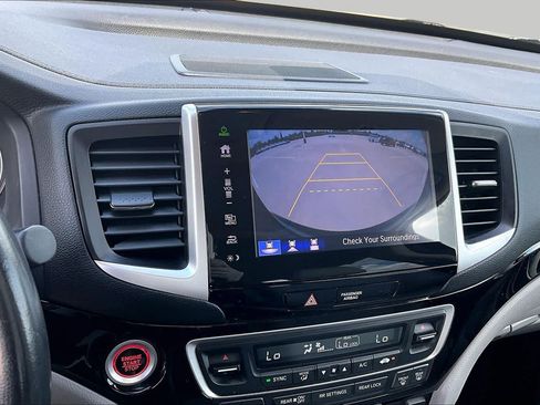 Used 2016 Honda Pilot Touring image 26