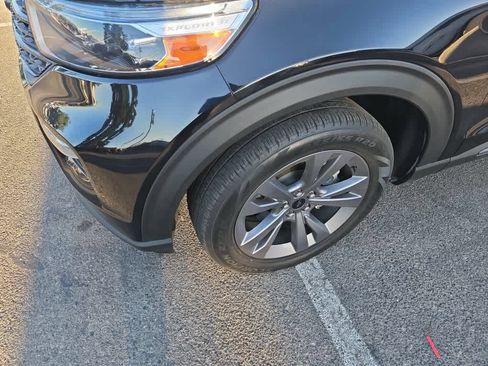 Used 2023 Ford Explorer XLT w/ Equipment Group 202A RWD image 3