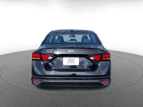 Used 2025 Nissan Altima 2.5 SV FWD image 10