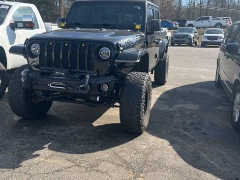 Used 2021 Jeep Gladiator Sport image 3