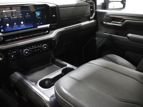 Used 2024 Chevrolet Silverado 2500 LTZ w/ LTZ Convenience Package AWD/4WD image 19