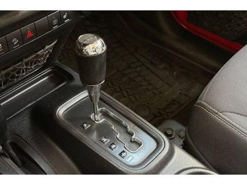 Used 2014 Jeep Wrangler Unlimited Rubicon w/ Connectivity Group AWD/4WD image 23