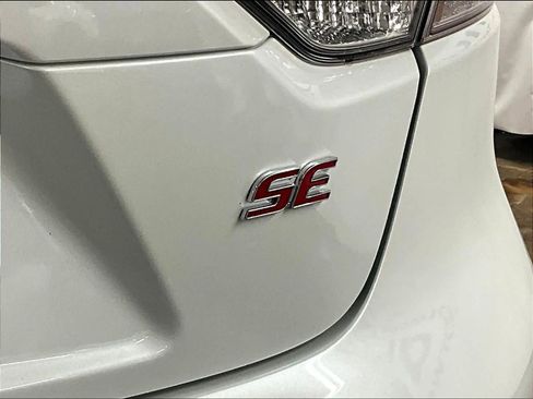 Used 2023 Toyota Corolla SE w/ Carpet Mat Package (TMS) image 27