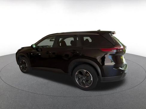 Used 2025 Nissan Rogue SV FWD image 10