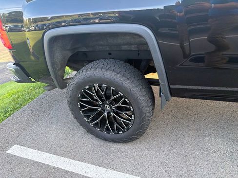 Used 2019 GMC Sierra 1500 SLE w/ SLE Value Package AWD/4WD image 3