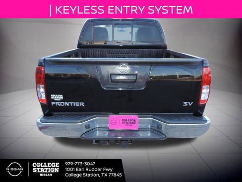 Used 2016 Nissan Frontier SV image 5