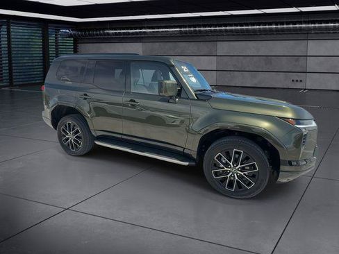 Certified 2025 Lexus GX 550 w/ Cold Area Package AWD/4WD image 2