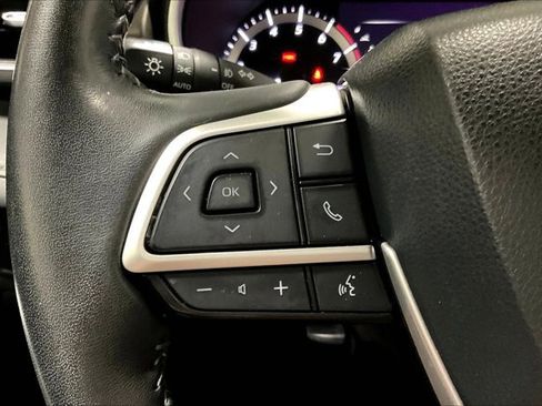 Used 2023 Toyota Highlander XLE AWD/4WD image 18