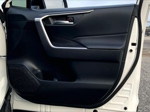 Used 2019 Toyota RAV4 XLE FWD image 22