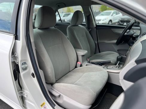 Used 2013 Toyota Corolla LE image 19