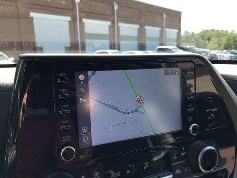Certified 2022 Toyota Highlander XLE AWD/4WD image 22