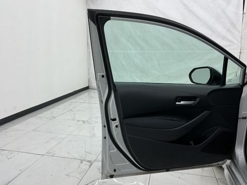 Used 2021 Toyota Corolla LE FWD image 18