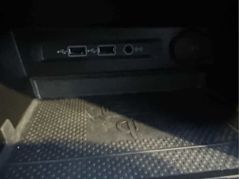 Certified 2020 Volkswagen Tiguan SEL image 28