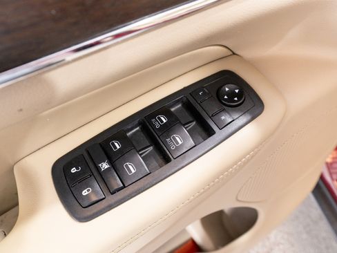 Used 2018 Jeep Grand Cherokee Limited AWD/4WD image 14