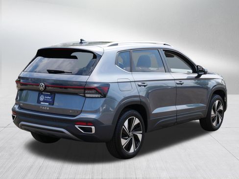 Certified 2025 Volkswagen Taos SE w/ Panoramic Sunroof Package AWD/4WD image 7