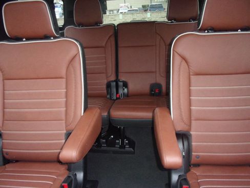 Used 2024 GMC Yukon XL Denali Ultimate image 16