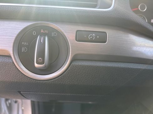 Used 2015 Volkswagen Passat 1.8T SE image 17