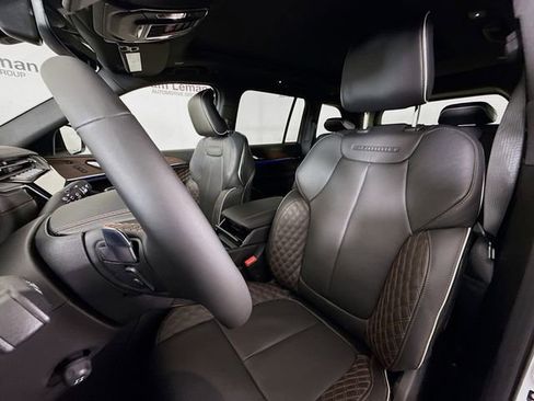 New 2025 Jeep Grand Cherokee Summit w/ Obsidian Package image 21