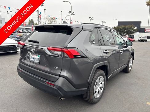 Used 2021 Toyota RAV4 LE FWD image 4