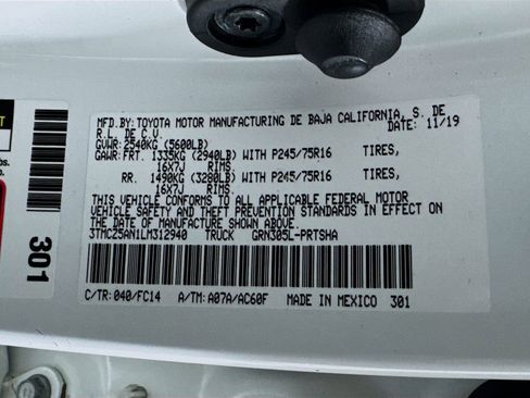 Used 2020 Toyota Tacoma SR5 AWD/4WD image 40