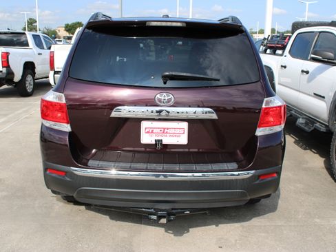Used 2012 Toyota Highlander SE FWD image 7