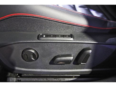 Used 2022 Volkswagen GTI SE image 29