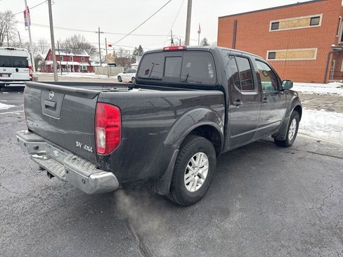 Used 2021 Nissan Frontier SV image 3