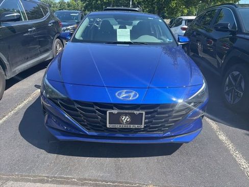 Used 2023 Hyundai Elantra SE FWD image 4