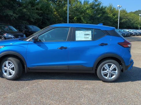 New 2025 Nissan Kicks Play S image 2