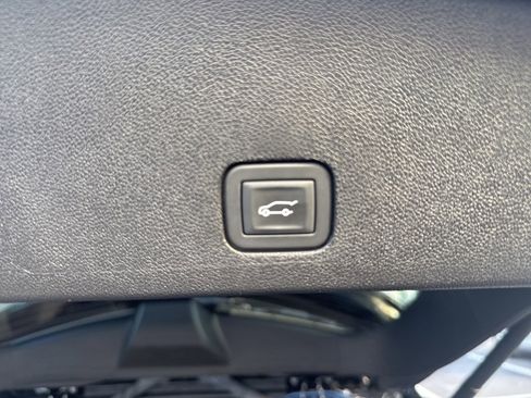 Certified 2025 Cadillac XT6 Premium Luxury w/ Platinum Package image 13