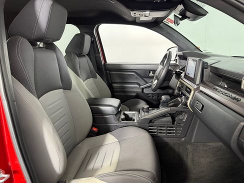 Used 2025 Toyota Tacoma TRD Sport image 30