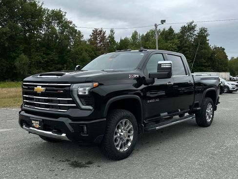 Used 2024 Chevrolet Silverado 2500 LTZ w/ LTZ Plus Package AWD/4WD image 7