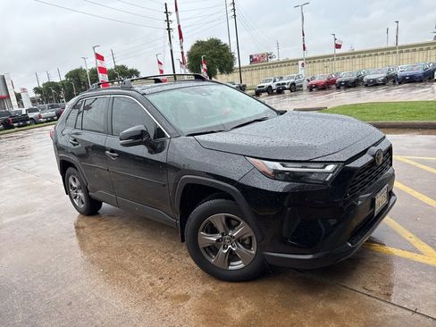 Used 2024 Toyota RAV4 XLE w/ Convenience Package FWD image 2