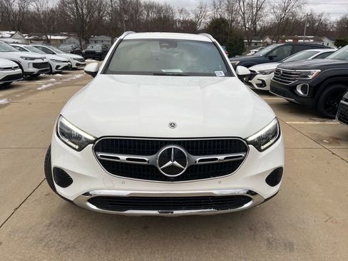 Used 2025 Mercedes-Benz GLC 300 4MATIC image 2