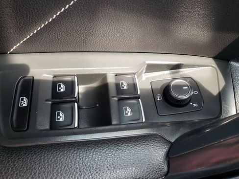 Used 2024 Volkswagen Tiguan SE AWD/4WD image 29