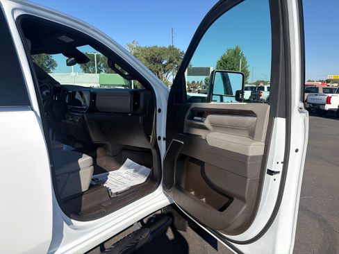 Used 2025 GMC Sierra 2500 SLE w/ SLE Value Package; AWD/4WD image 31